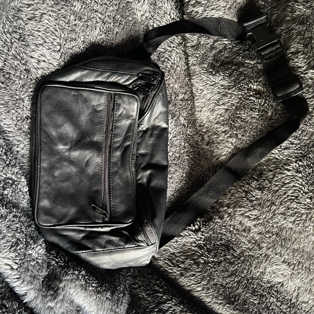 VINTAGE TONI LEATHER FANNY PACK BLACK